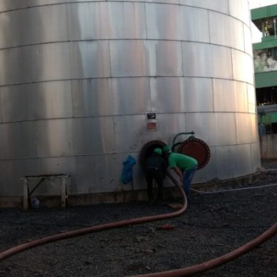 Limpeza de Tanque de óleo e Reservatórios industriais.